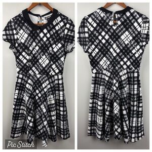 2015 Hot Topic Black & White Plaid Collar Dress Goth Punk Retro Wednesday Medium